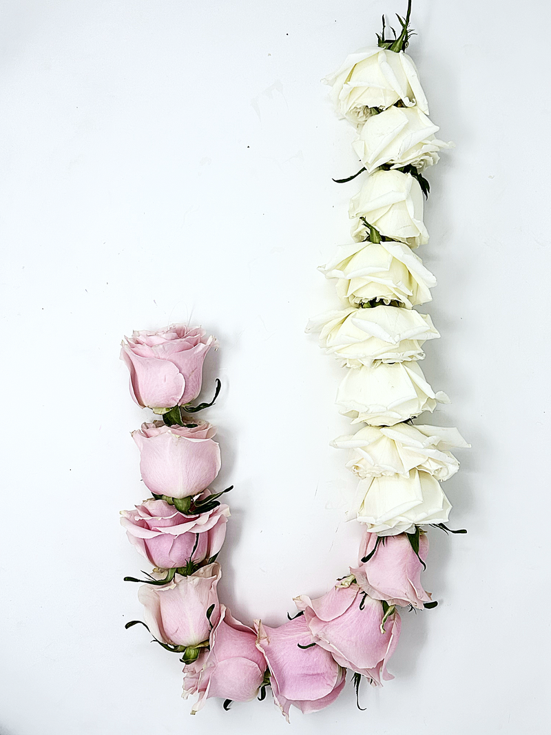 White Playa Blanca Rose & Pink Mondial Roses - Garland & Mala